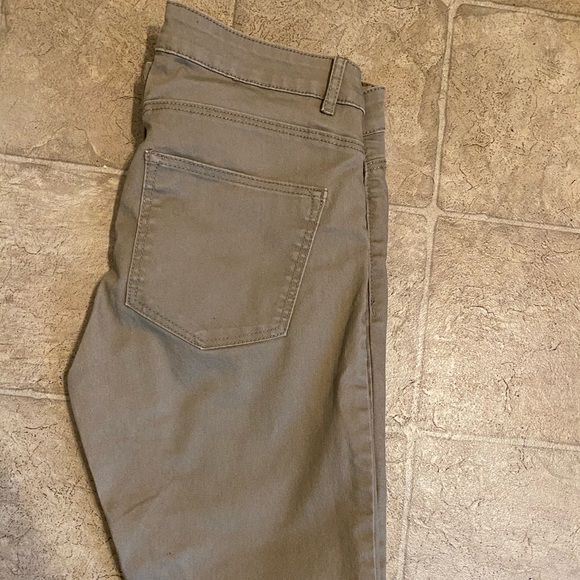 H&M colored skinny jeans size 6! - Picture 3 of 3